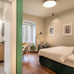 לינה וארוחת בוקר Luxury Mareta 4*