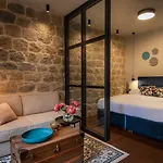 לינה וארוחת בוקר Luxury Mareta 4*