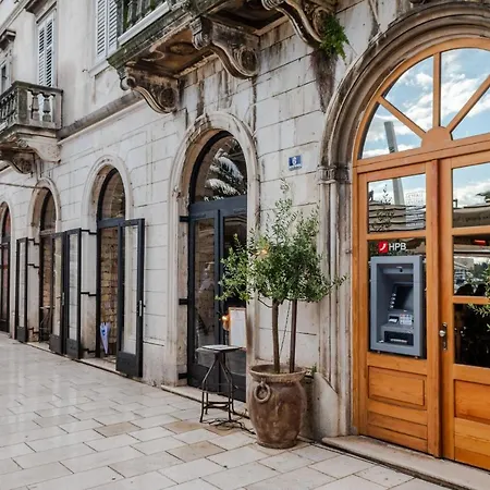 Luxury Mareta Bed & Breakfast 4*