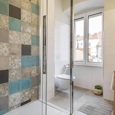 לינה וארוחת בוקר Luxury Mareta 4*